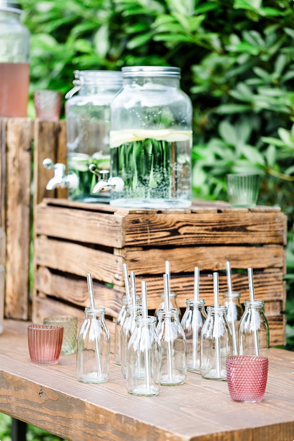 nachhaltige DIY Gartenhochzeit Limo Bar